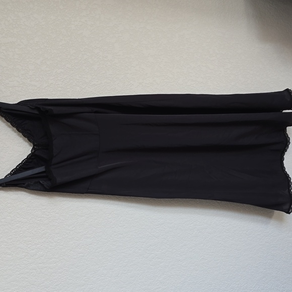 Shadow Line Chic Black Lace Slip Dress - Picture 4 of 4